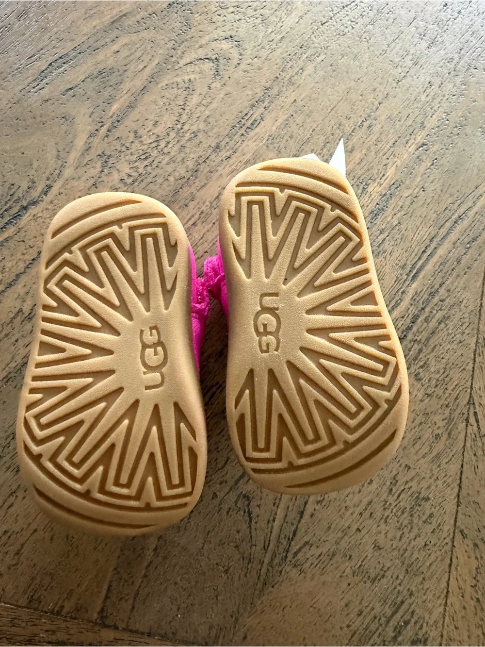 UGG vibrant pink